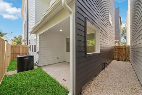 Tiny photo for 810 Elkhart Street #F, Houston, TX 77091 (MLS # 8037514)