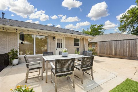 Tiny photo for 10328 Brinwood Drive, Houston, TX 77043 (MLS # 21560440)