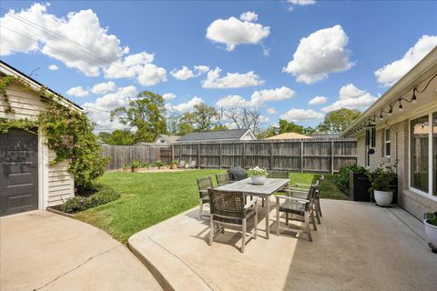 Tiny photo for 10328 Brinwood Drive, Houston, TX 77043 (MLS # 21560440)