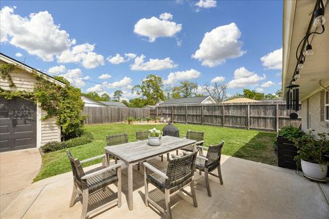Tiny photo for 10328 Brinwood Drive, Houston, TX 77043 (MLS # 21560440)
