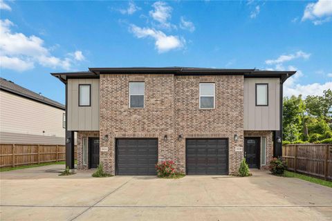 5023 Mallow Street A/B Houston TX 77033