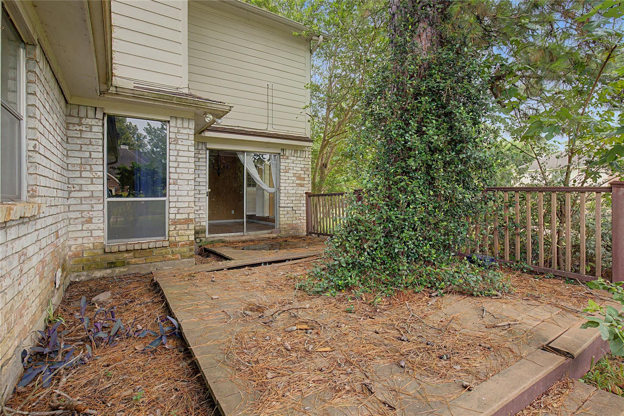 12103 Hawthorne Drive