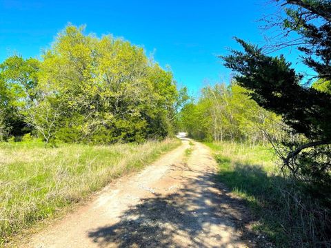 Photo of 16 Hill County Road 3352, Hubbard, TX 76648 (MLS # 71810162)