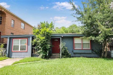 Photo of 4328 Vivian Street, Bellaire, TX 77401 (MLS # 75163377) Photo of 4328 Vivian Street, Bellaire, TX 77401 (MLS # 75163377)