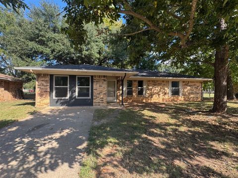 Photo of 207 Westview Street, Palestine, TX 75803 (MLS # 64445645) Photo of 207 Westview Street, Palestine, TX 75803 (MLS # 64445645)