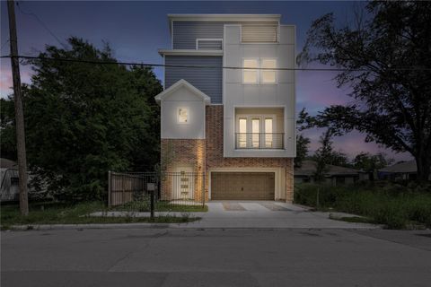 Photo of 2805 Tierwester Street, Houston, TX 77004 (MLS # 983621)