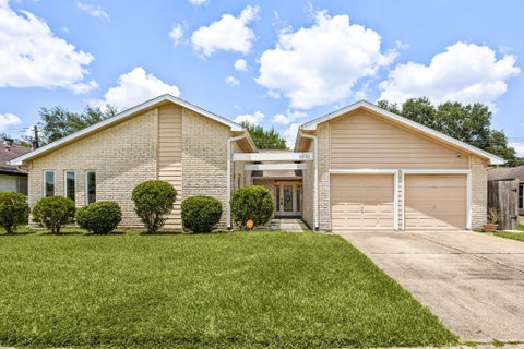 Photo of 9232 Vickijohn Drive, Houston, TX 77031 (MLS # 18466131)
