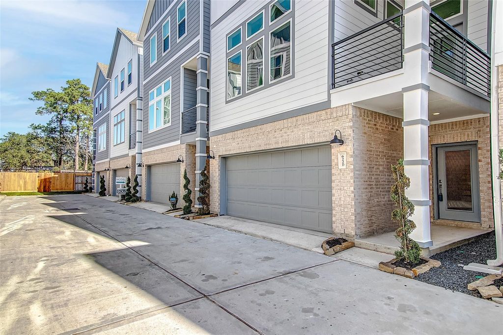 Photo of 622 Janisch Road #D, Houston, TX 77018 (MLS # 20554288)