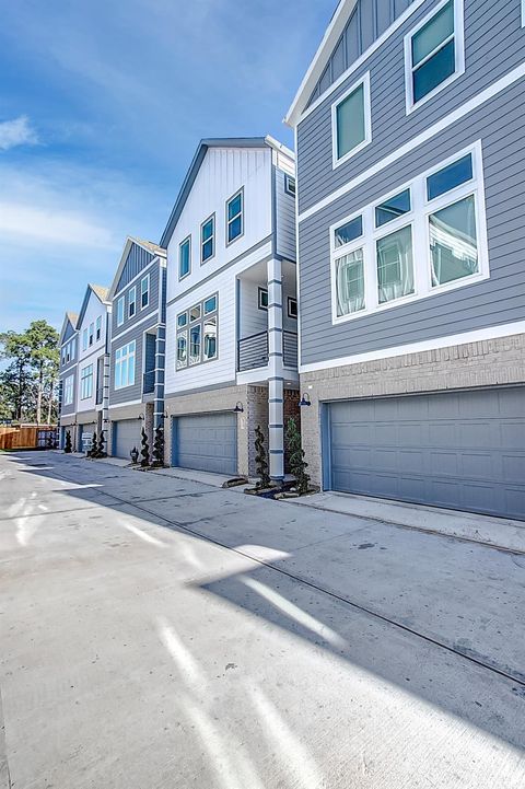 Photo of 622 Janisch Road #D, Houston, TX 77018 (MLS # 20554288)