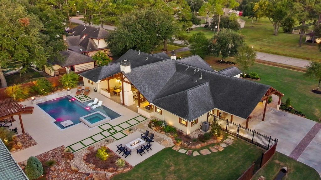 Photo of 904 W Castlewood Avenue, Friendswood, TX 77546 (MLS # 85445823)