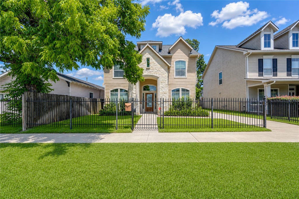 Photo of 1332 Dorothy Street, Houston, TX 77008 (MLS # 37710787)