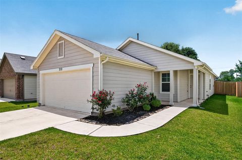Photo of 252 Laura Leigh Lane, Angleton, TX 77515 (MLS # 39235512)