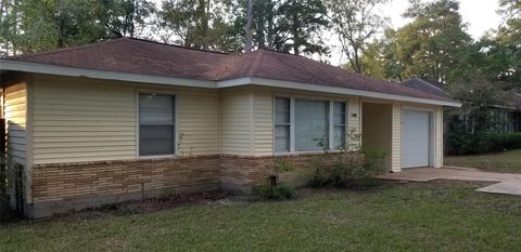 Photo of 1305 Bettes Street, Conroe, TX 77301 (MLS # 63126029)