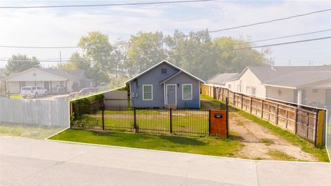 Photo of 9302 Waller Street, Houston, TX 77012 (MLS # 67297614)