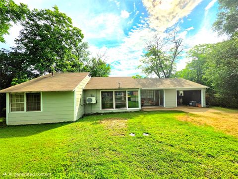 Photo of 1102 Post Oak Street, Hearne, TX 77859 (MLS # 46105551)