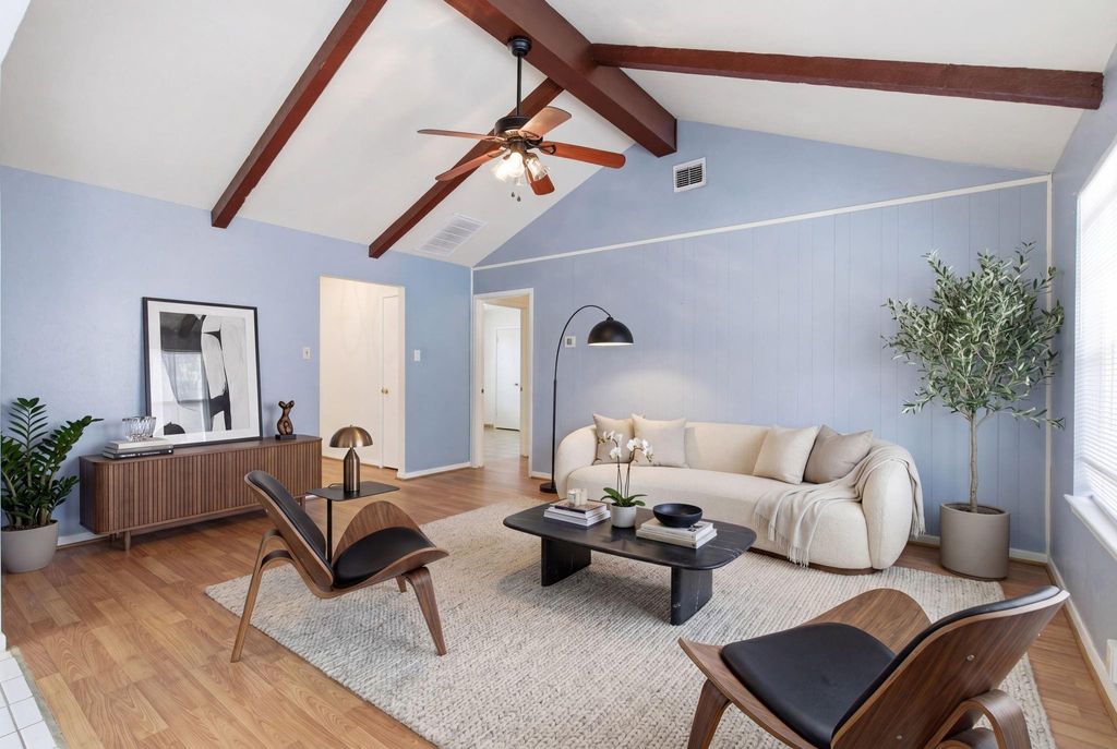 Photo of 303 N Forest Boulevard, Houston, TX 77090 (MLS # 25816426)