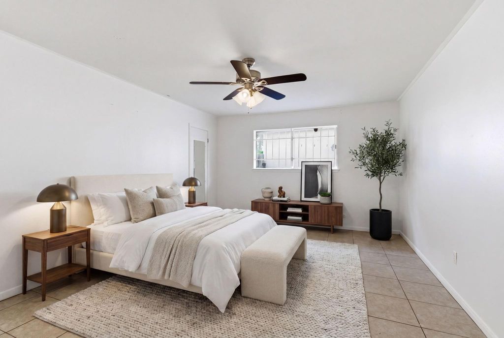 Photo of 303 N Forest Boulevard, Houston, TX 77090 (MLS # 25816426)