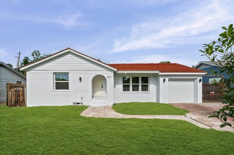 Photo of 4607 Englewood Street, Houston, TX 77026 (MLS # 488516)