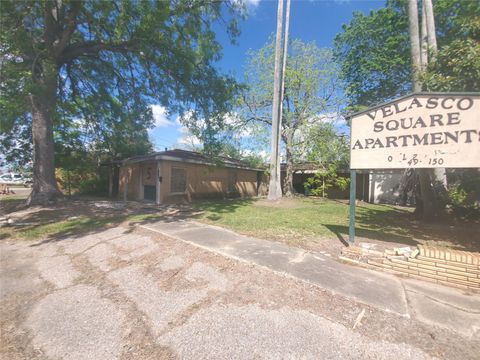 Photo of 708 N Velasco Street #N, Angleton, TX 77515 (MLS # 3089724)