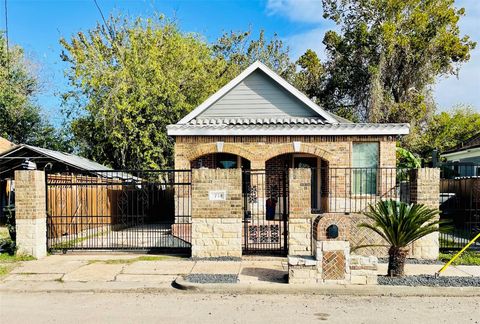 Photo of 1714 Mary Street #A, Houston, TX 77026 (MLS # 43019705) Photo of 1714 Mary Street #A, Houston, TX 77026 (MLS # 43019705)