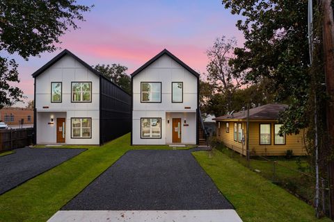 8203 Moonbeam Street B Houston TX 77088