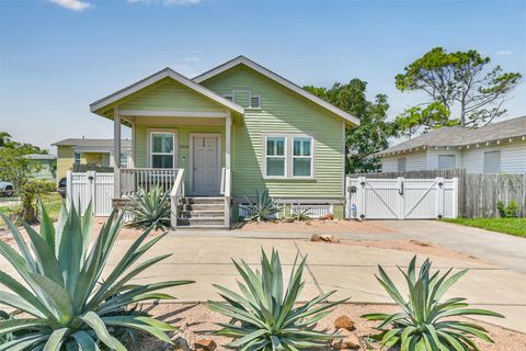 Photo of 5008 Avenue O 1/2, Galveston, TX 77551 (MLS # 89048812)
