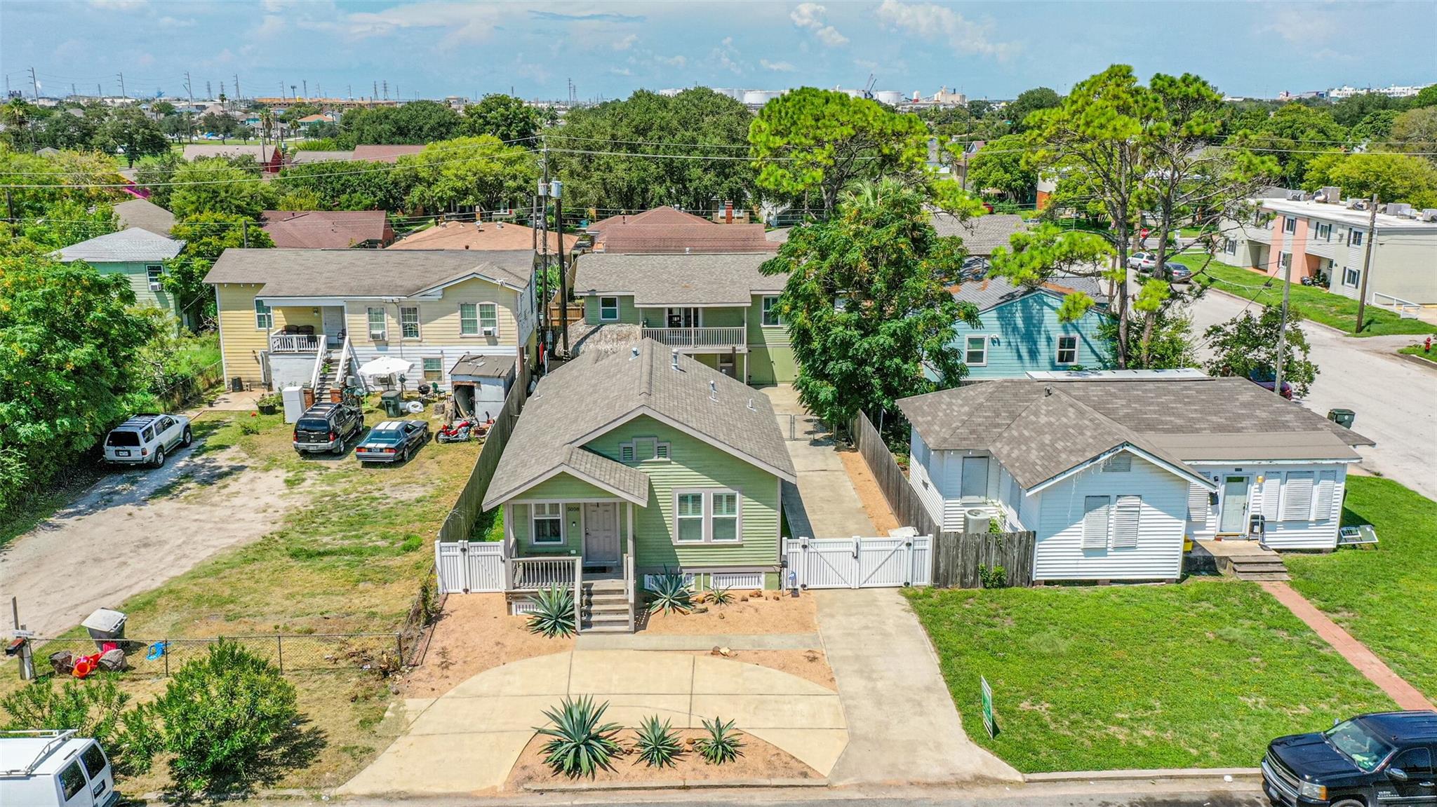 5008 Avenue O 1/2