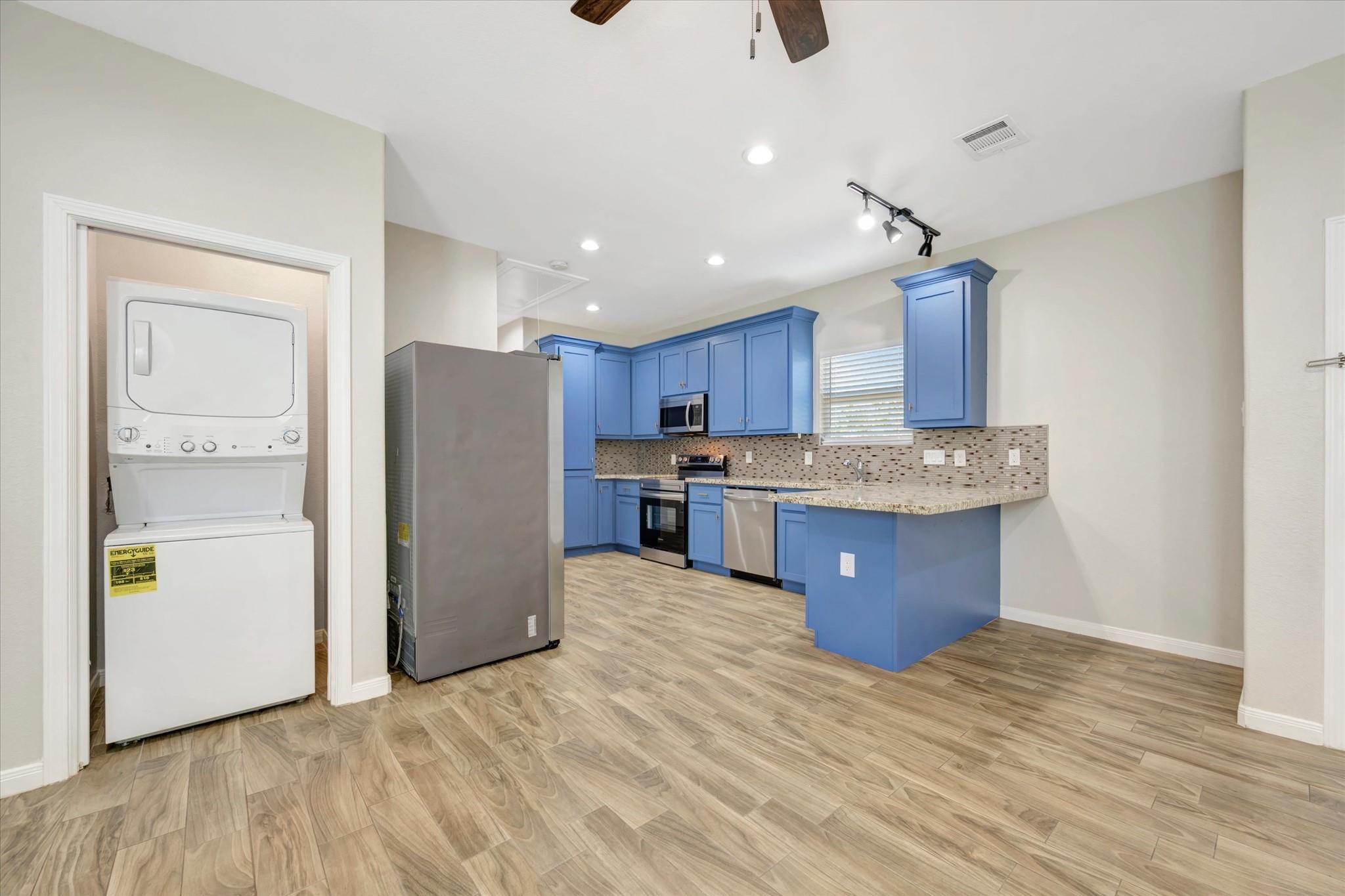 904 W Sealy B