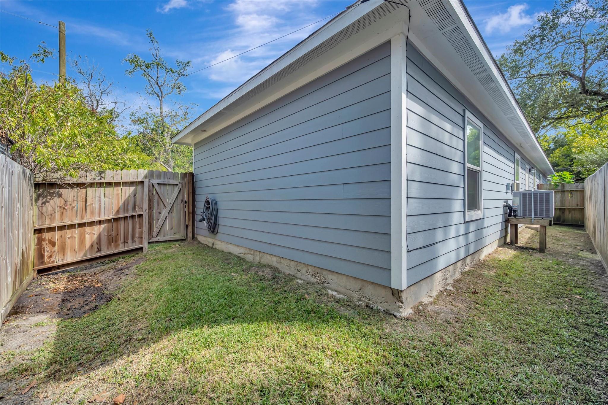 904 W Sealy B