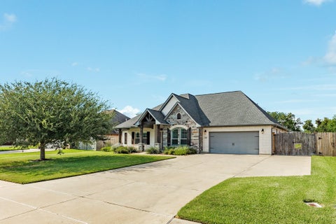 Photo of 232 Creekside Lane, Lake Jackson, TX 77566 (MLS # 21016301)