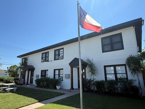 Photo of 5103 Avenue O, Galveston, TX 77551 (MLS # 58712947)
