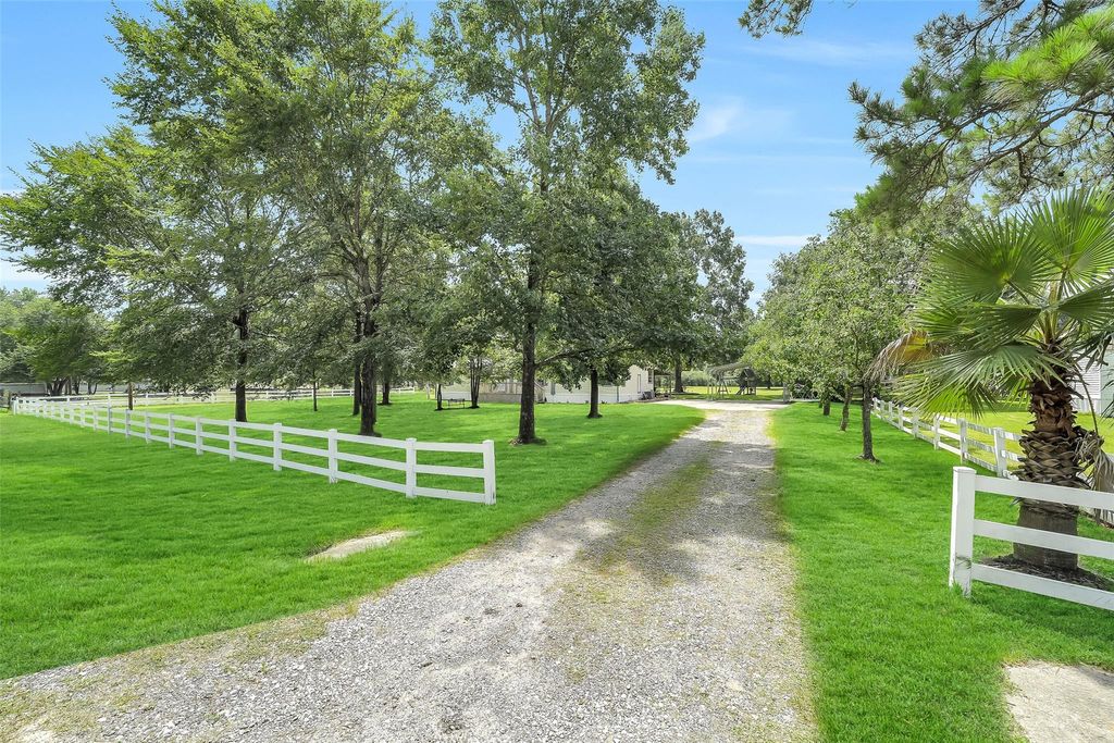 Photo of 8426 Hoda Drive, Conroe, TX 77303 (MLS # 98836764)