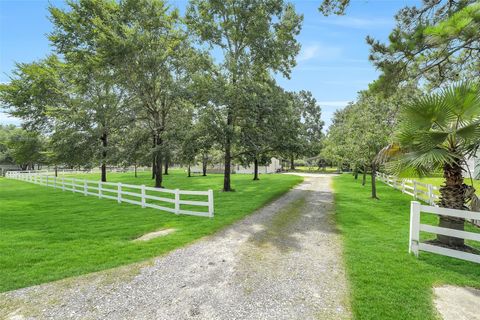 Photo of 8426 Hoda Drive, Conroe, TX 77303 (MLS # 98836764)