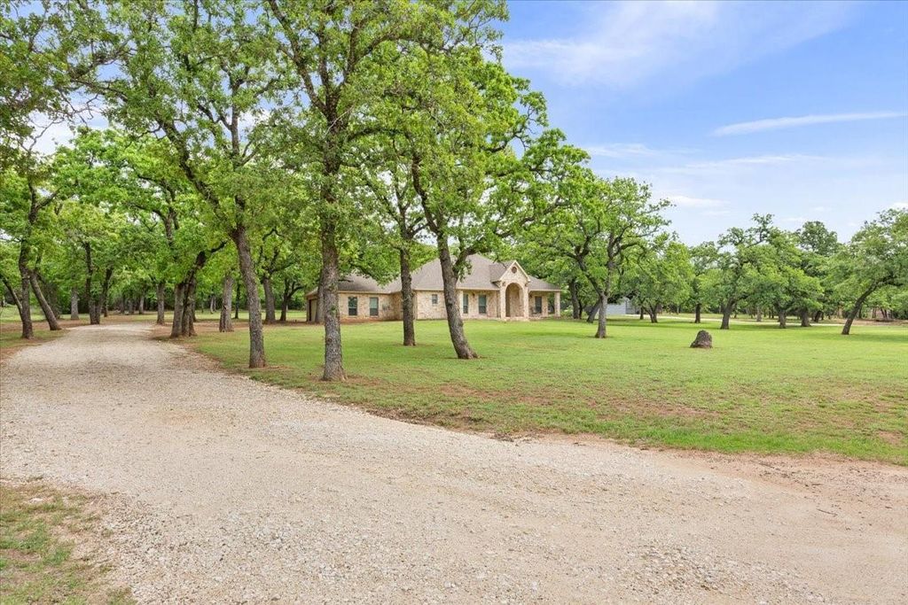 Photo of 140 Oak Ridge Loop, Whitney, TX 76692 (MLS # 96316710)