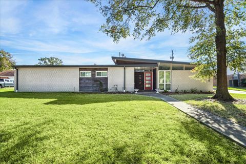 Photo of 4914 Goose Creek Drive, Baytown, TX 77521 (MLS # 87933204)