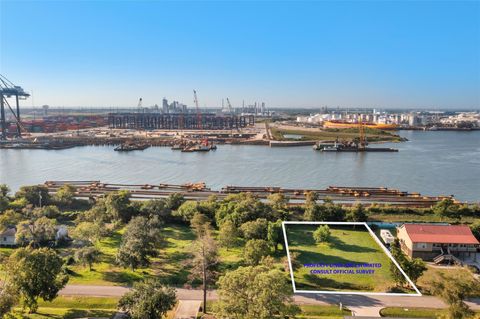 Photo of 611 S Shady Lane, La Porte, TX 77571 (MLS # 43541008) Photo of 611 S Shady Lane, La Porte, TX 77571 (MLS # 43541008)