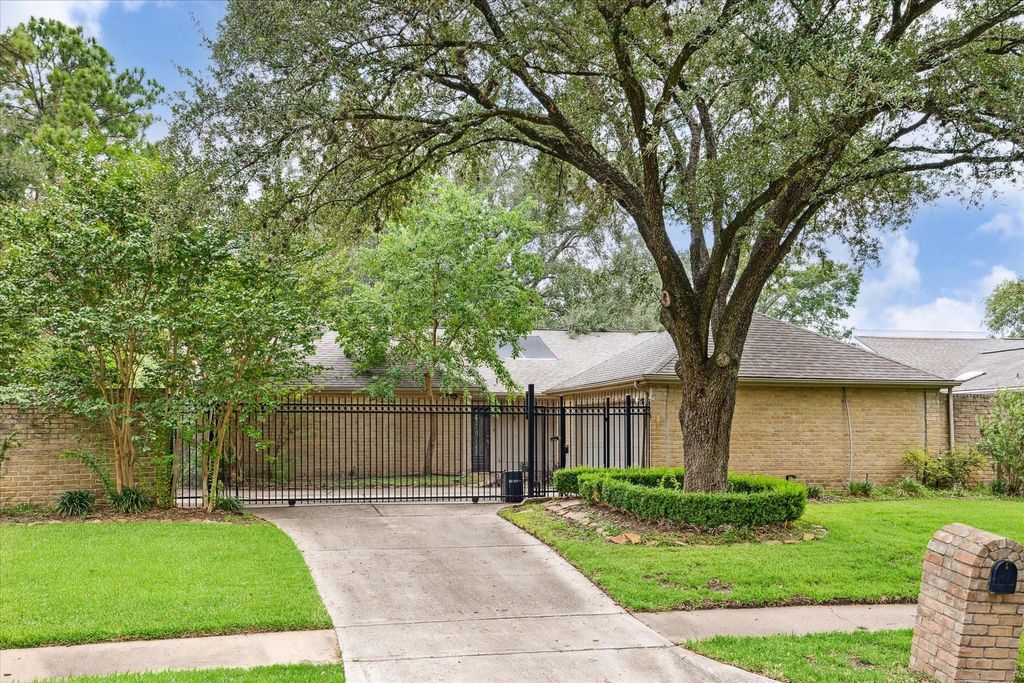 Photo of 1706 Cherry Bend Drive, Houston, TX 77077 (MLS # 19439506)