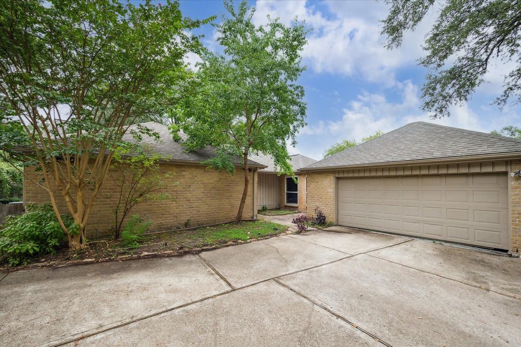 Photo of 1706 Cherry Bend Drive, Houston, TX 77077 (MLS # 19439506)