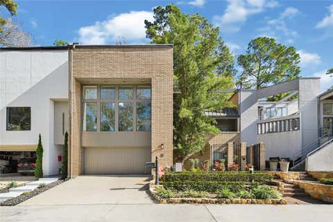 Photo of 43 Legend Lane, Houston, TX 77024 (MLS # 54101710)