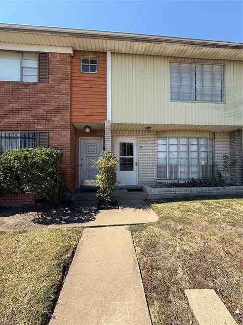 Photo of 8140 Fondren Road #8140, Houston, TX 77074 (MLS # 13517015) Photo of 8140 Fondren Road #8140, Houston, TX 77074 (MLS # 13517015)