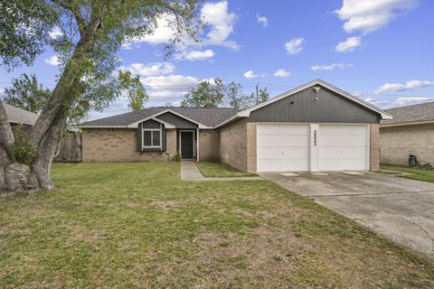 Photo of 2523 Heritage Colony Drive, Webster, TX 77598 (MLS # 77557347)