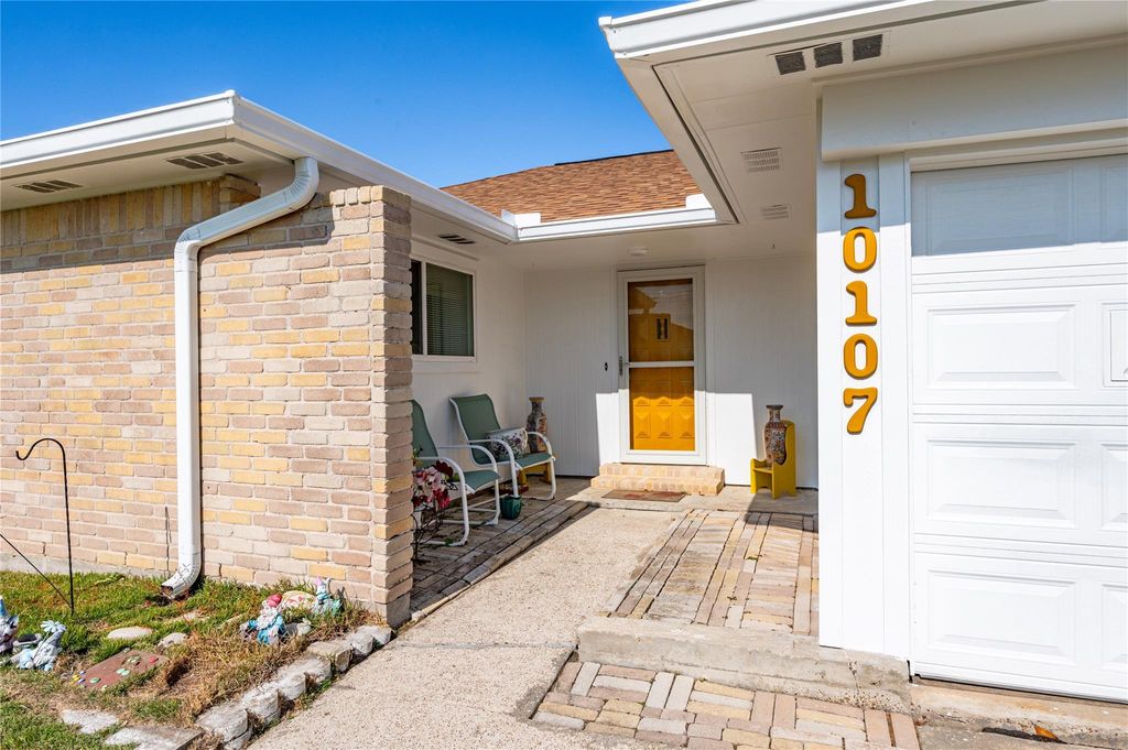 Photo of 10107 Rocky Hollow Road, La Porte, TX 77571 (MLS # 38154375)