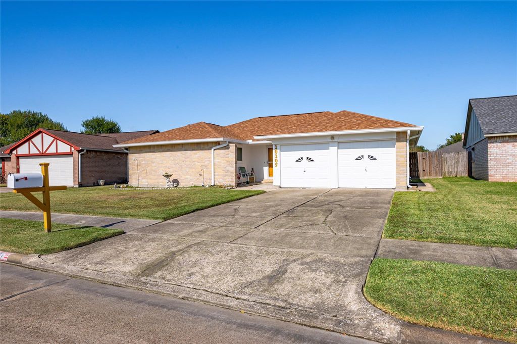Photo of 10107 Rocky Hollow Road, La Porte, TX 77571 (MLS # 38154375)