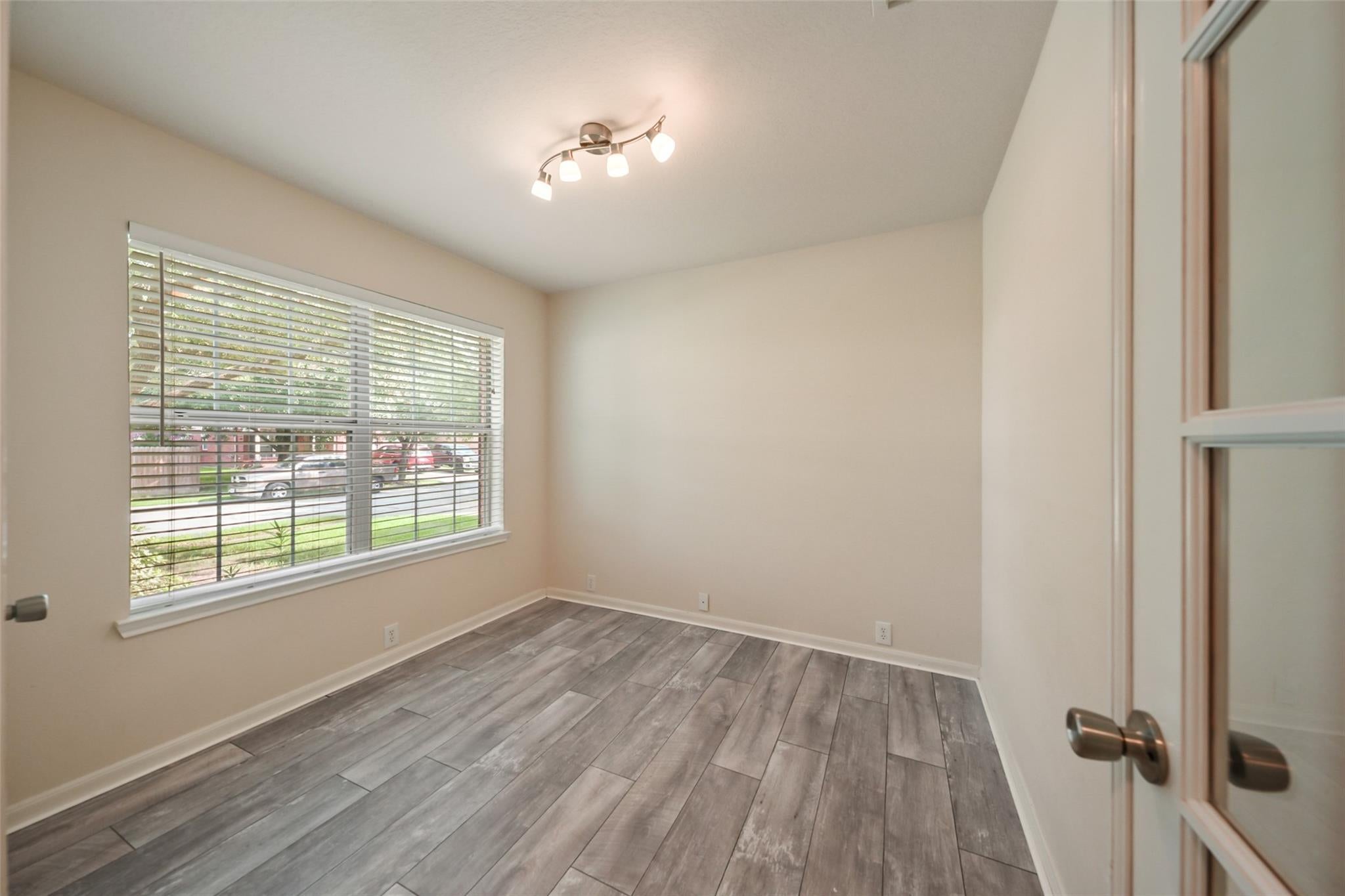 4710 Woodsend Lane