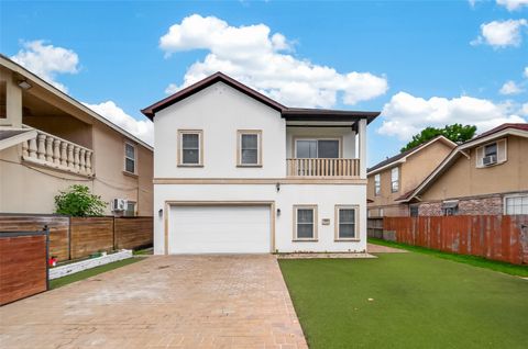Photo of 224 N Stiles Street, Houston, TX 77011 (MLS # 9094080)
