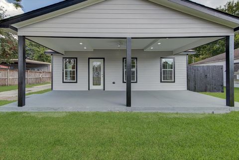 Photo of 2012 10th Street, Galena Park, TX 77547 (MLS # 96656152)