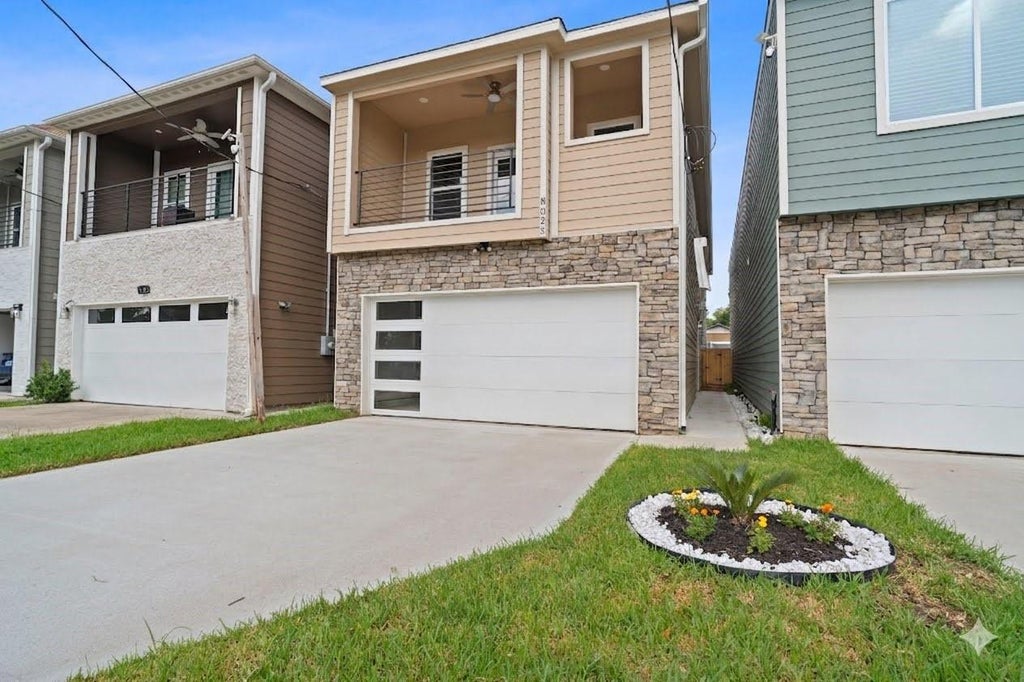 Photo of 8025 Virgil Street, Houston, TX 77088 (MLS # 63168540)