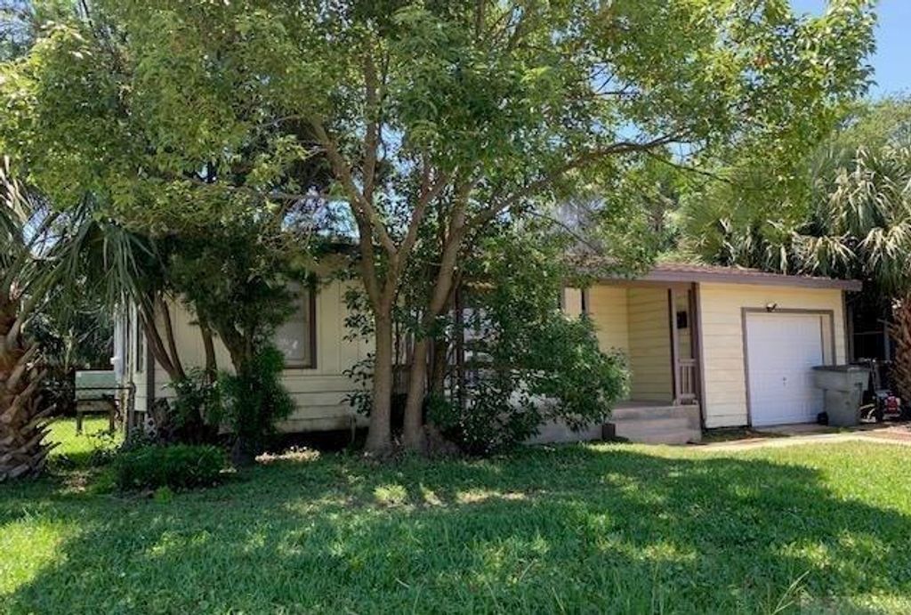 Photo of 103 Trout Street, Galveston, TX 77550 (MLS # 5034625)