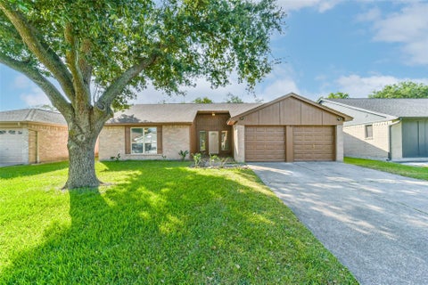 Photo of 2406 Pilgrims Bend Drive, Friendswood, TX 77546 (MLS # 57382550)