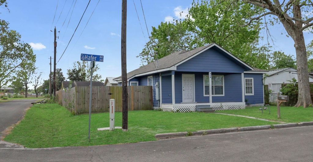Photo of 218 Hafer Street, Baytown, TX 77520 (MLS # 80140527)